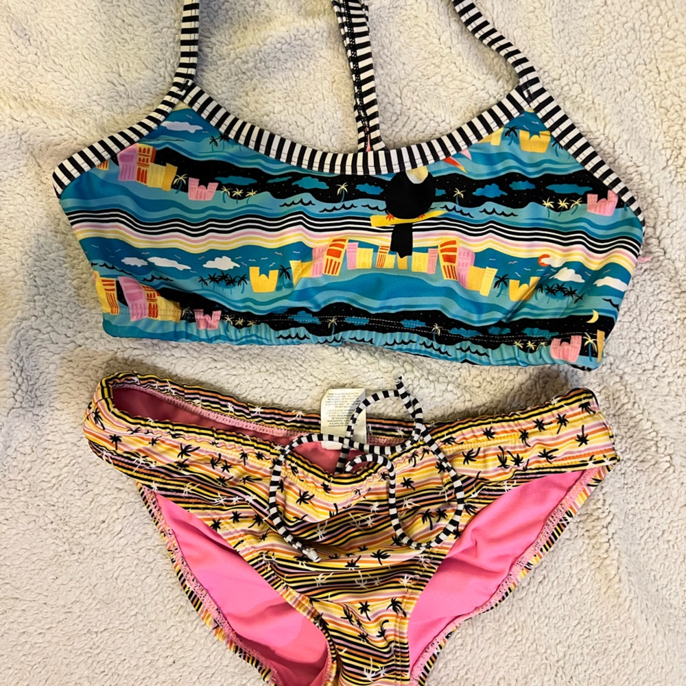 Uglies brand 2-piece swim/dive suit with drawstrings.
